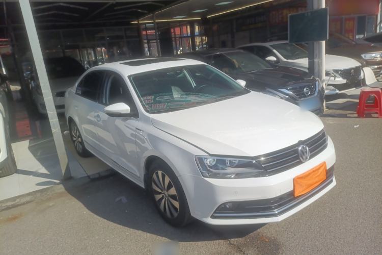 Used Volkswagen Sagitar 2015 230TSI Automatic Luxury Model
