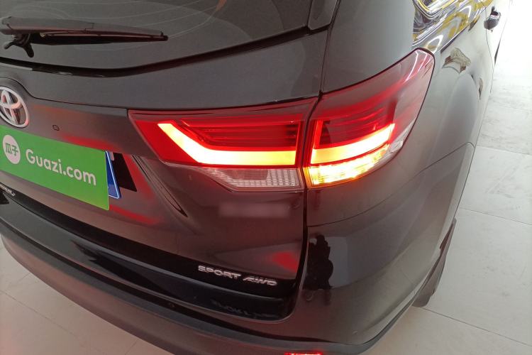 Used Toyota Highlander 2018 2.0T Four-Wheel Drive Prestige Version 7 Seats China VI Standard
