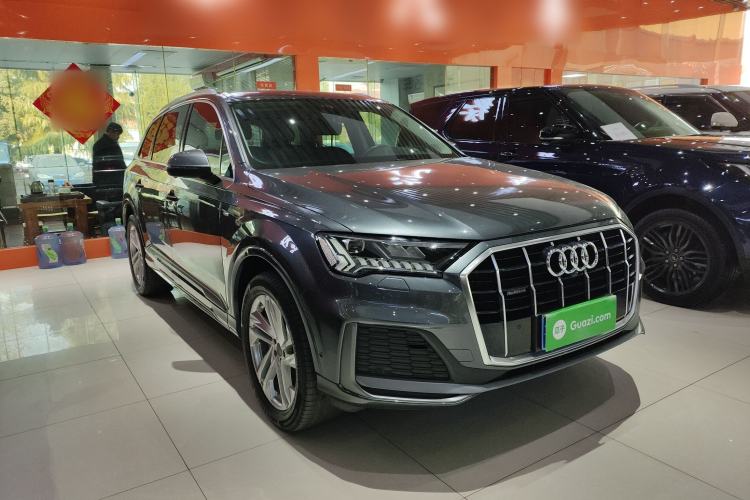 Used Audi Q7 2021 45 TFSI quattro S line Sport model
