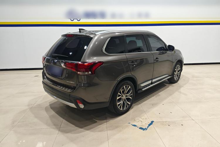 Used Mitsubishi Outlander 2018 2.0L Two-Wheel-Drive Jiale Edition 7-Seater
