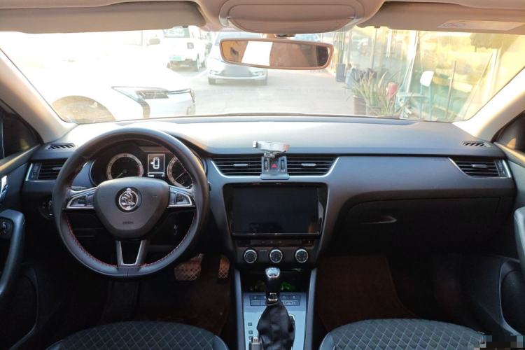 Used Skoda Octavia 2019 TSI280 DSG Luxury Edition Station Wagon China VI Standard
