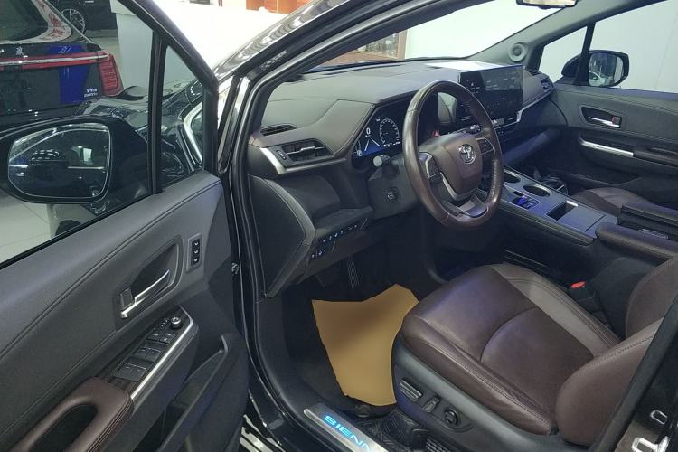 Used Toyota Sienna 2021 2.5L Hybrid Platinum Edition