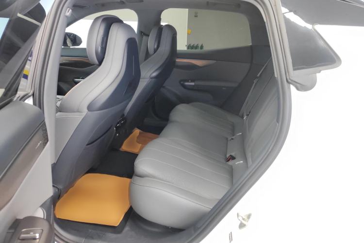 Used Lynk & Co 07 2024 EM-P 126 Long-Range Halo
