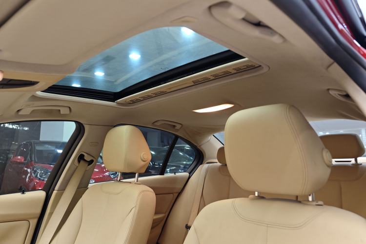 Used BMW 3 Series 2015 320i Luxury Line Stylish Edition