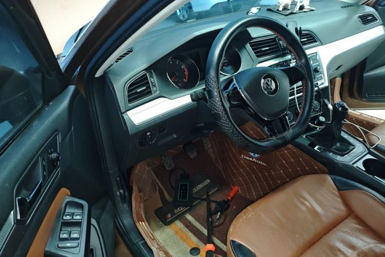 Used Volkswagen Lamando 2015 230TSI Manual Trend Edition
