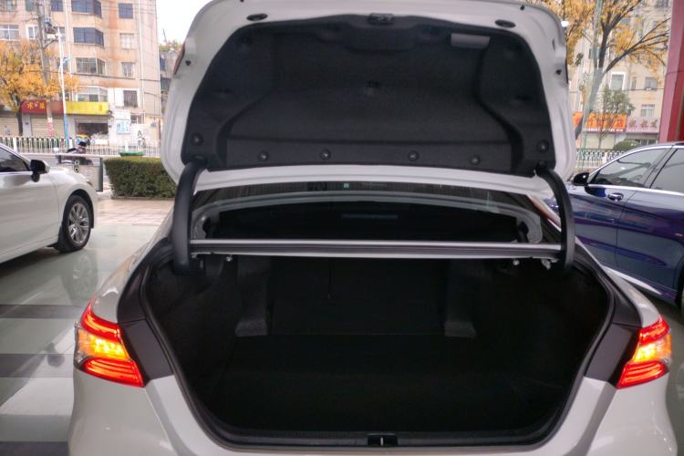 Used Toyota Camry 2021 2.0G Luxury Edition
