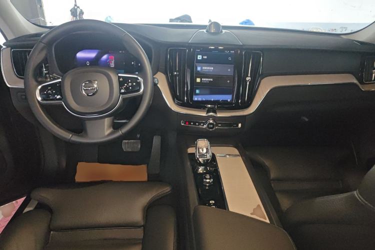 Used Volvo XC60 2022 B5 4x4 Zhiya Luxury Edition
