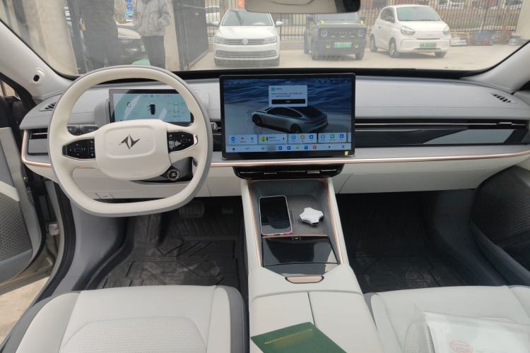 Used  eπ007 2024 540 All-Wheel Drive Pro Edition