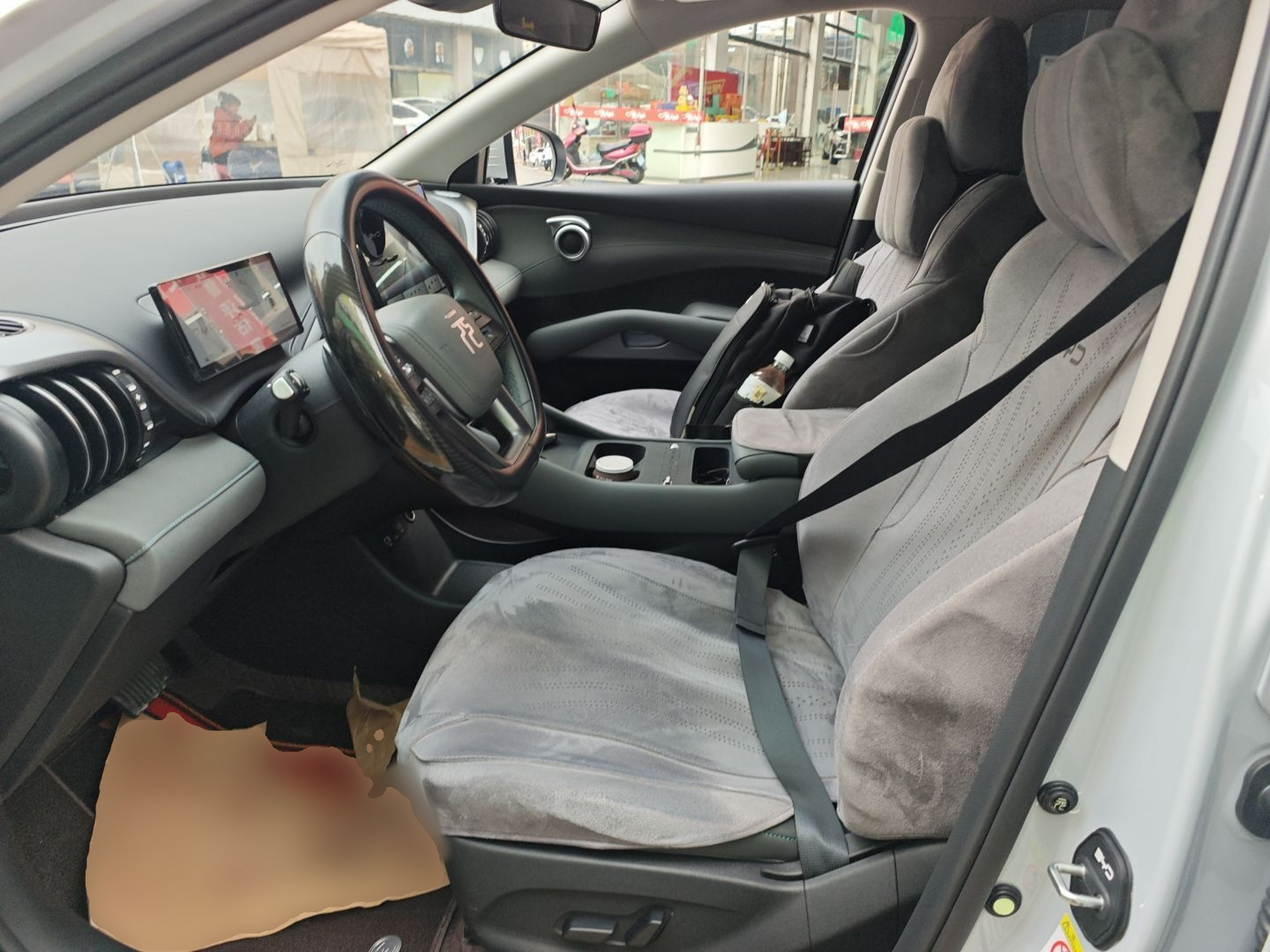 Переднее сиденье в автомобиле