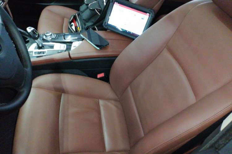 Used BMW 5 Series 2014 525Li Leading Model
