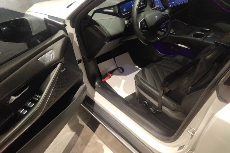 Used  SL03 2023 200Max Range-Extended Version
