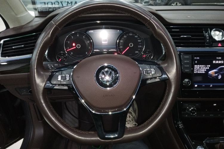 Used Volkswagen Phideon 2016 480 V6 Four-Wheel Drive Supreme Edition
