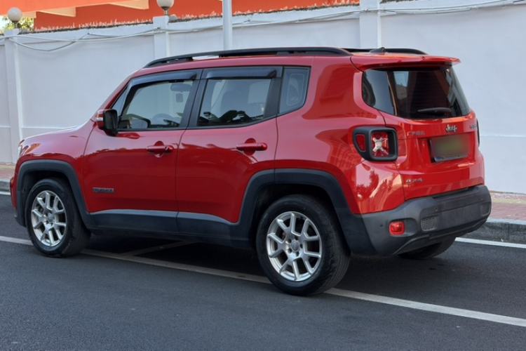 Used  Renegade 2019 220T Automatic Leading Edition
