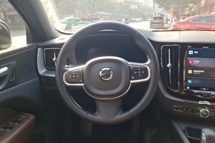 Used Volvo XC60 2025 B5 4x4 Smart Luxury Edition
