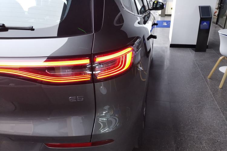 Used  E5 2024 530km Starship Edition