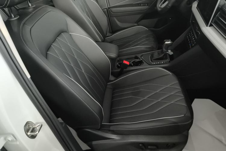 Used Volkswagen Tiguan L 2024 Outstanding Model 330TSI Automatic Two-Wheel Drive R-Line Dragon Glory Edition
