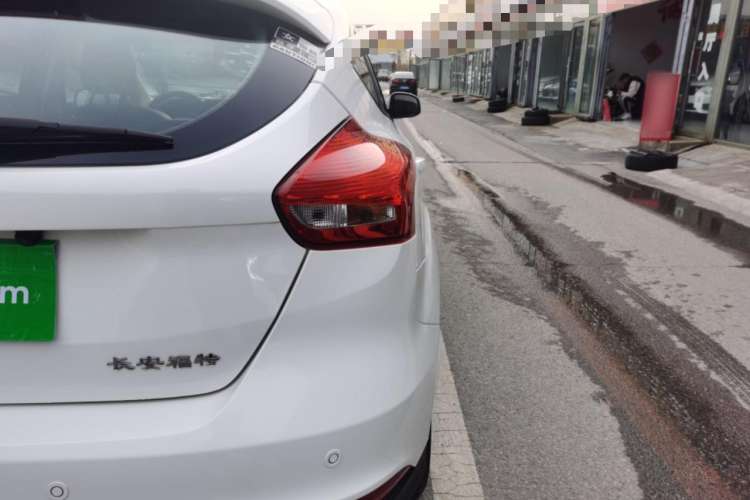 Used Ford Focus 2015 Hatchback 1.6L Automatic Fashion Edition
