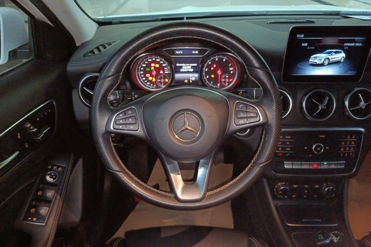 Used Mercedes-Benz GLA 2018 GLA 200 Fashion Model
