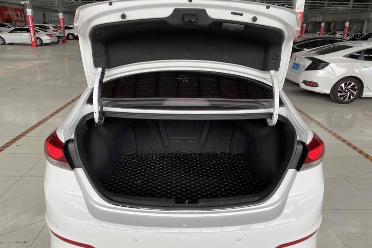 Used Hyundai Elantra 2016 1.6L Automatic ZhiXuan – Elite Version
