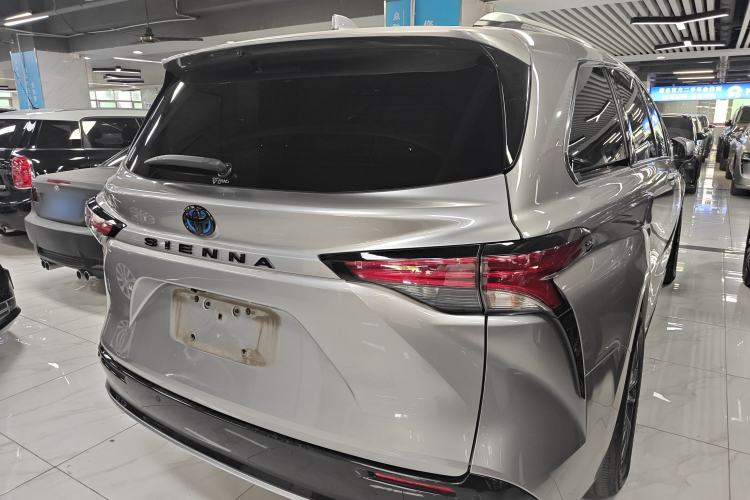 Used Toyota Sienna 2021 2.5L Hybrid Platinum Edition