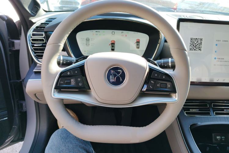 Used BYD Han 2025 DM-i Intelligent Driving Edition 125KM LiDAR Flagship Model
