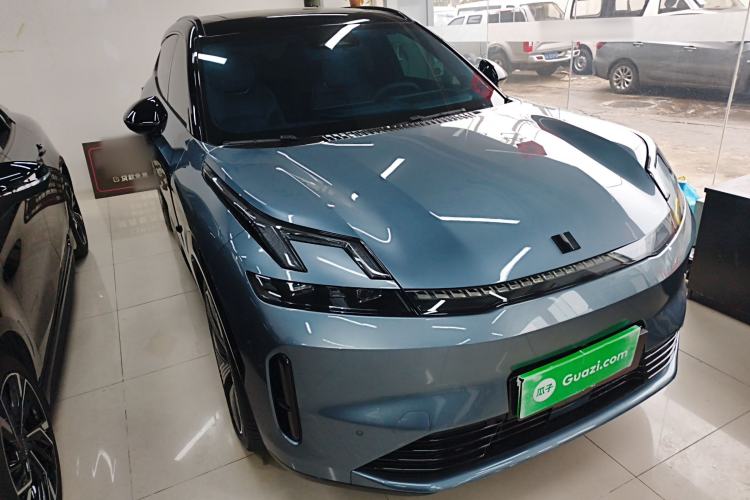 Used Lynk & Co 08 EM-P 2025 220 km All-Wheel-Drive Performance Halo
