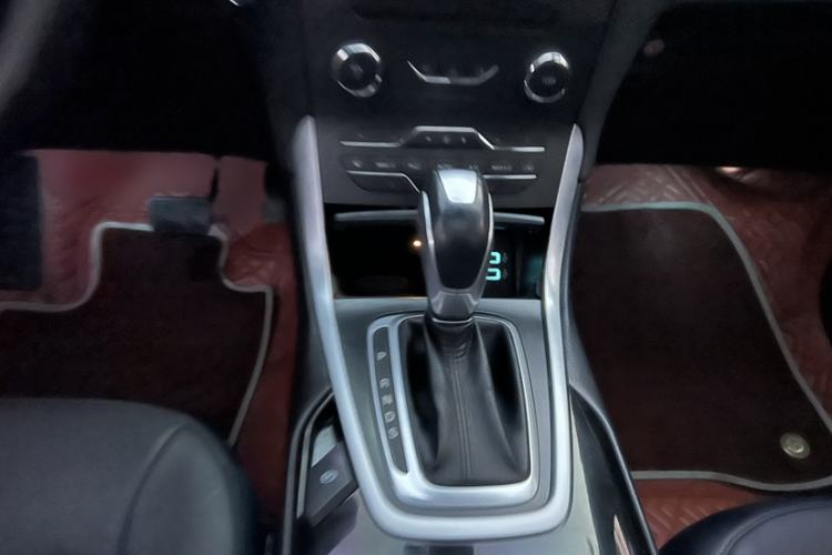 Used Ford Edge 2016 EcoBoost 245 Two-Wheel-Drive Titanium 7-Seater
