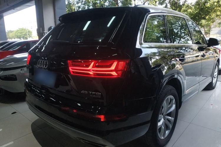 Used Audi Q7 2018 40 TFSI Comfort Model

