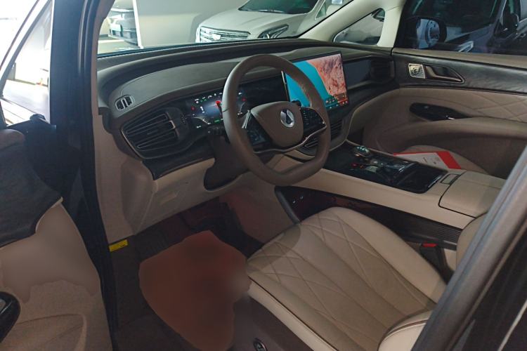 Used Denza D9 2022 DM-i 1040 Prestige Model
