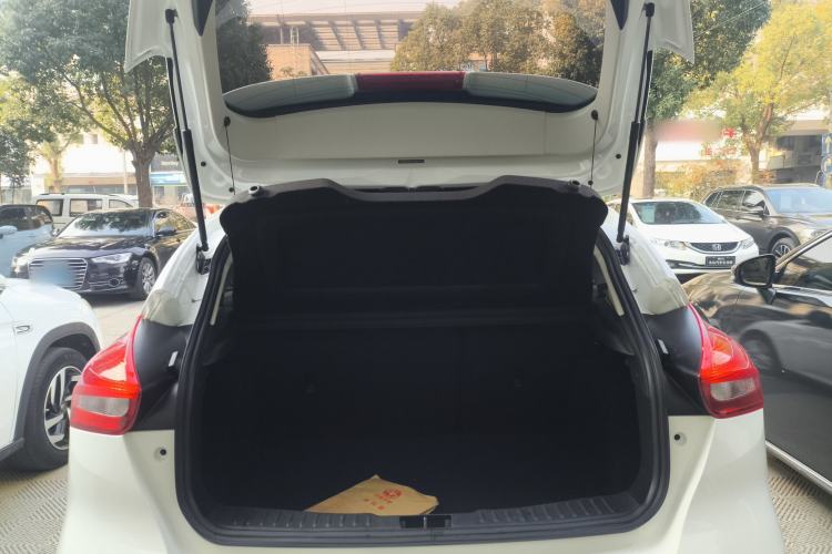 Used Ford Focus 2018 Hatchback Classic 1.6L Automatic Trendy SmartDrive Edition
