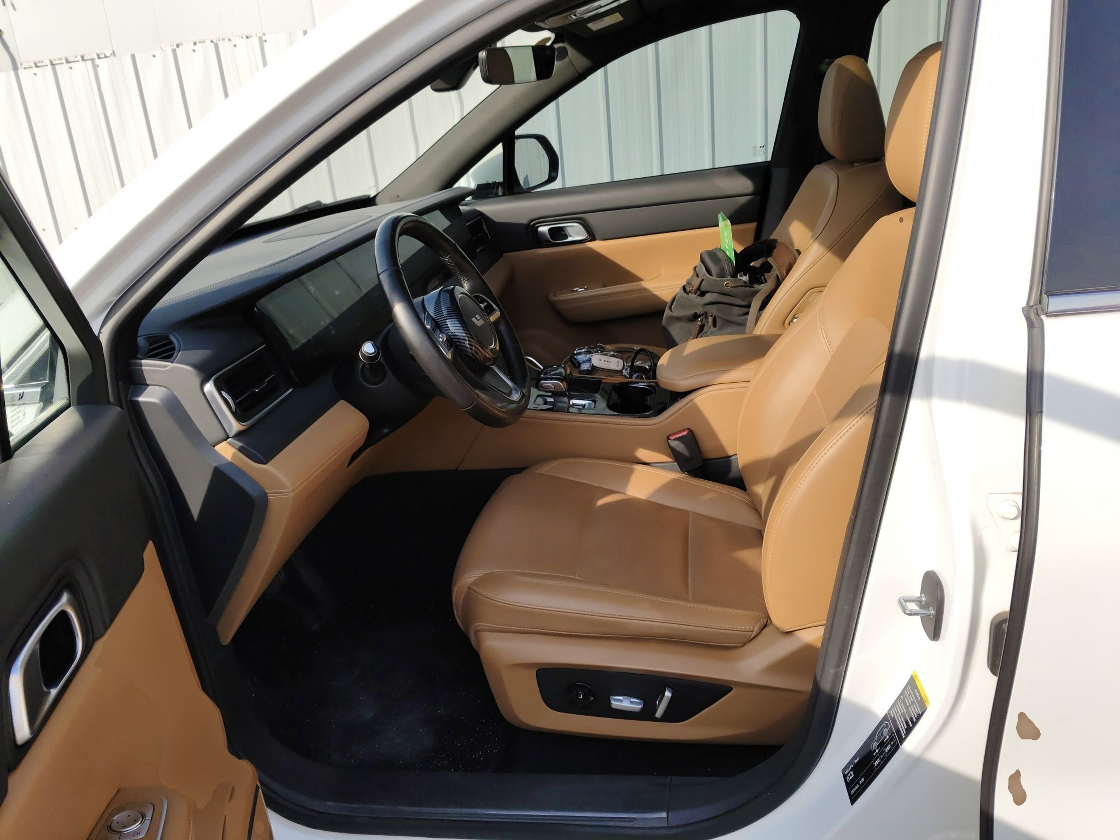 Переднее сиденье в автомобиле