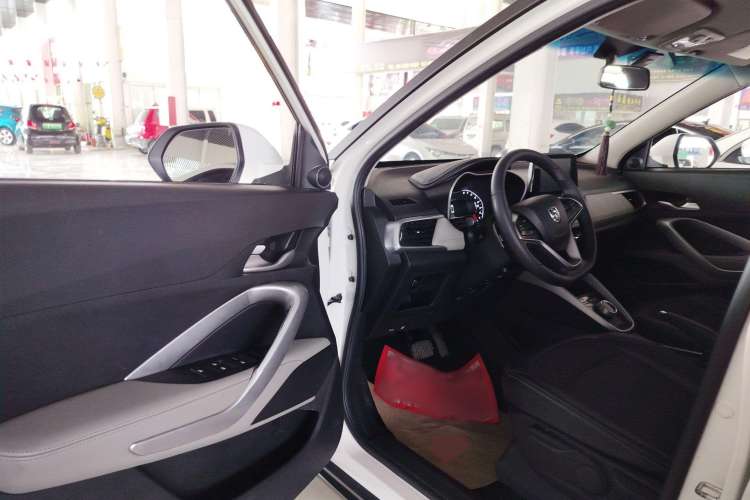 Used Baojun 510 2017 1.5L Automatic Fashion Model
