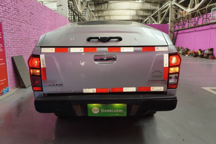 Used Isuzu D-MAX 2015 2.5T Two-Wheel Drive Automatic High-Performance Elite Version 4JK1