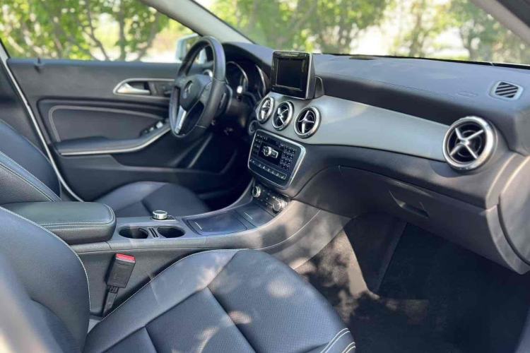 Used Mercedes-Benz GLA 2015 GLA 220 4MATIC Fashion Model
