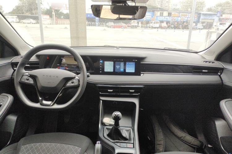 Used Roewe i5 2023 1.5L Manual Comfort Edition
