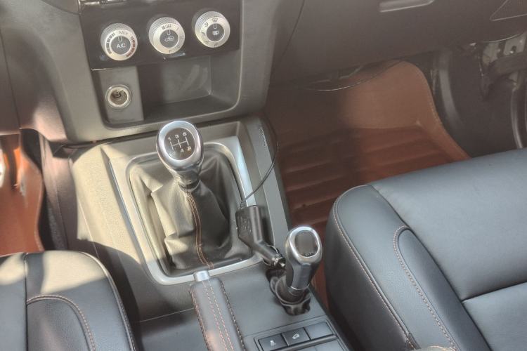 Used Beijing Auto BJ40 2016 40L 2.0T Manual All-Wheel Drive Prestige Edition
