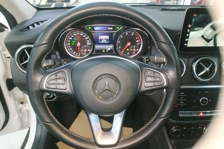 Used Mercedes-Benz GLA 2017 GLA 200 Fashion Model
