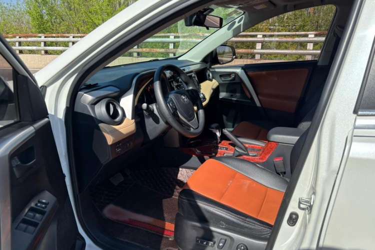 Used Toyota RAV4 2016 2.0L CVT Two-Wheel Drive Comfort Edition China V Standard
