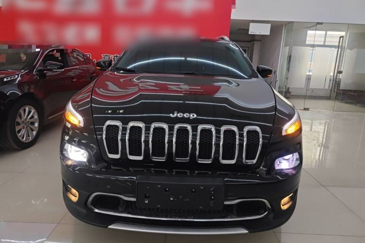 Used  Cherokee 2020 2.0L Two-Wheel Drive Classic Sports Edition
