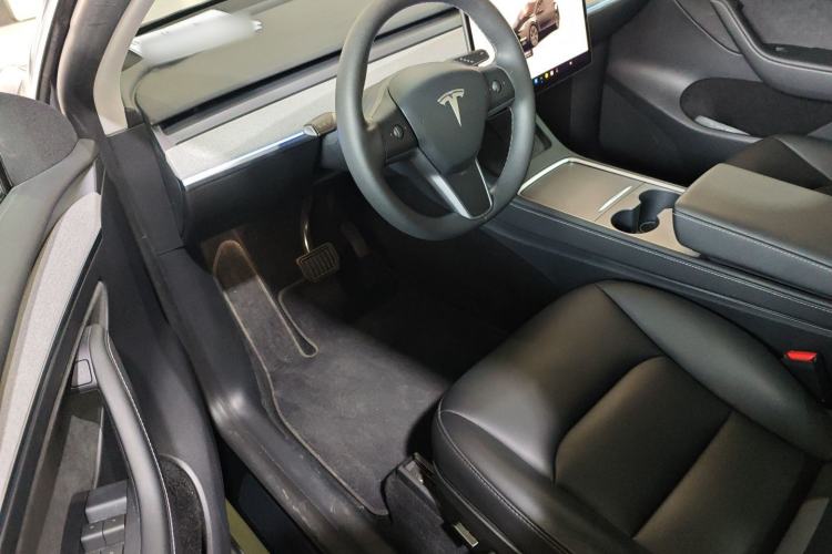 Used Tesla Model Y 2023 Rear-Wheel-Drive Version
