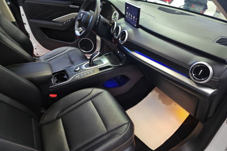 Used Wey VV6 2018 2.0T Two-Wheel-Drive Ultra-Luxury Version China V Standard
