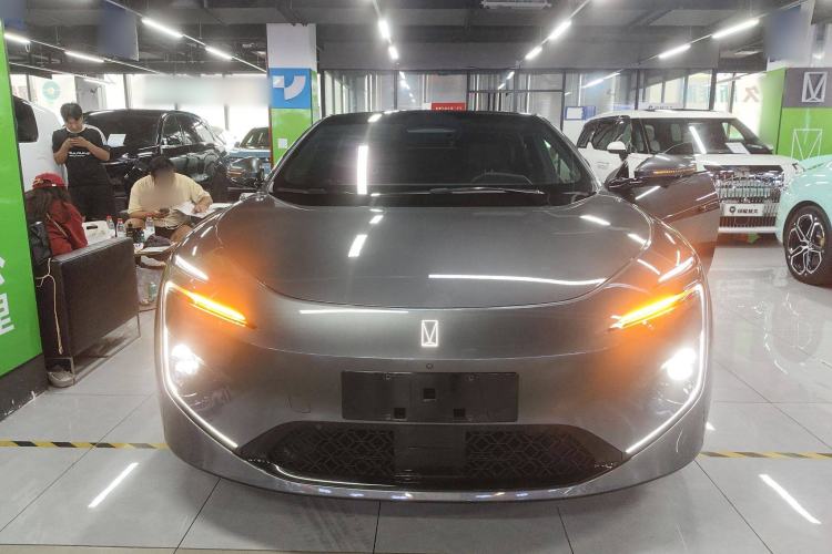 Used  12 2025 Ultra Extended-Range Edition
