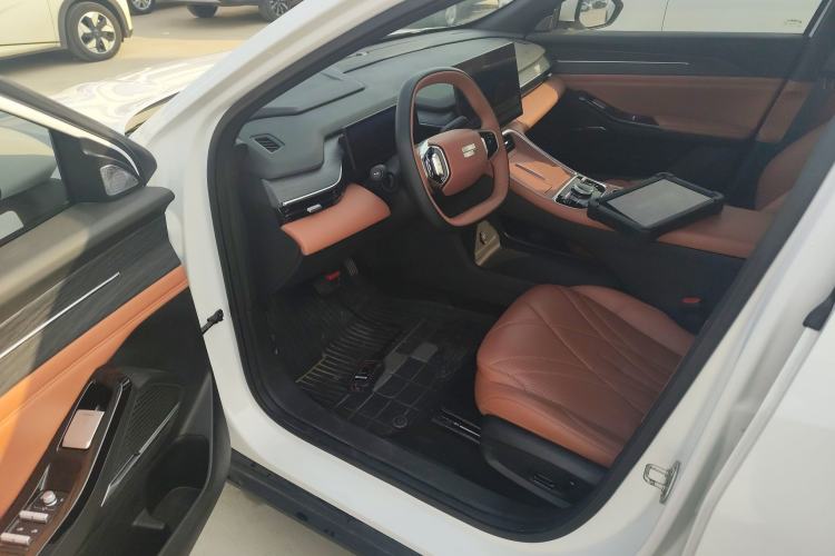 Used  L6 2025 EM-i 140km Starship Edition
