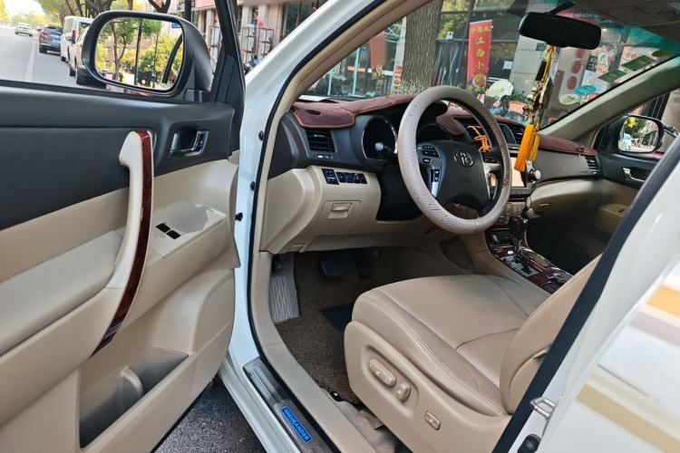 Used Toyota Highlander 2012 2.7L Two-Wheel Drive 7-Seater Ultimate Edition
