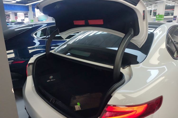 Used Alfa Romeo Giulia 2017 2.0T 280HP Luxury Sport Edition
