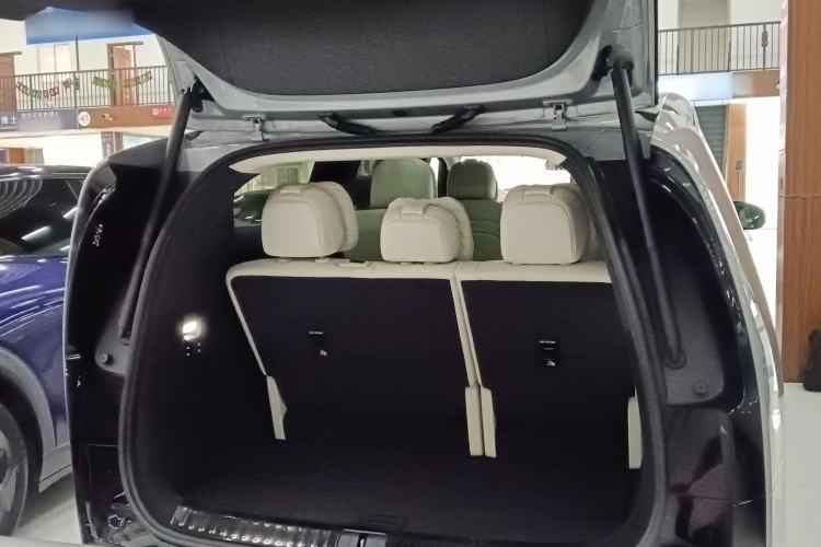 Used Li Auto MEGA 2025 Home Family Special Edition
