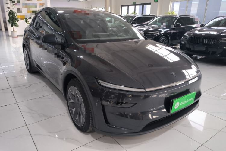 Used Tesla Model Y L 2025 Long-Range All-Wheel-Drive Version
