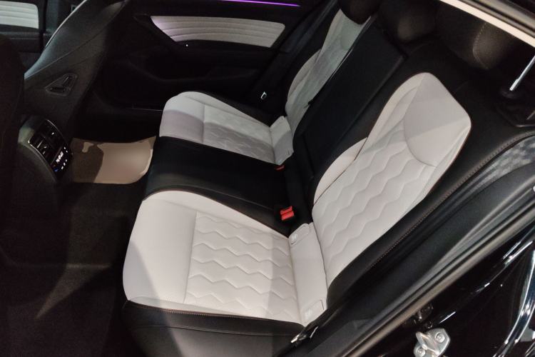 Used Volkswagen Magotan 2026 30 Million Vehicles Selected Model 380TSI DSG Luxury Edition
