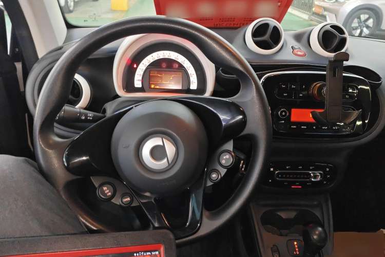 Used  fortwo 2015 1.0L 52 kW hardtop Dynamic version
