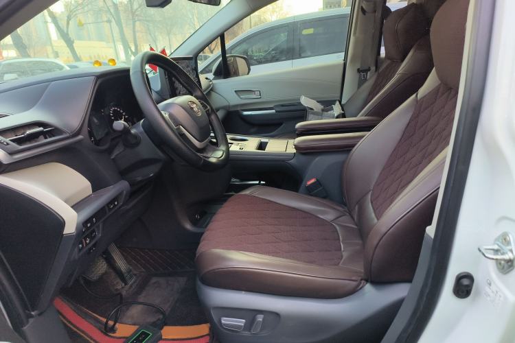 Used Toyota Sienna 2023 2.5L Hybrid Comfort Edition
